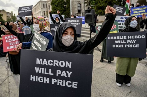 Charlie Hebdo lại gây sóng gió