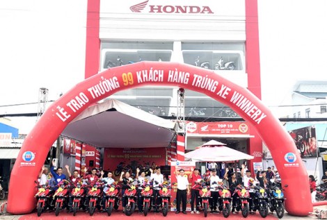 Chương trình “Sắm Winner X - Nhân đôi phấn khích”   Hồng Đức đã trao xe cho 99 khách hàng trúng thưởng