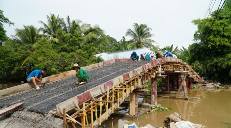 Lập thành tích chào mừng đại hội Đảng
