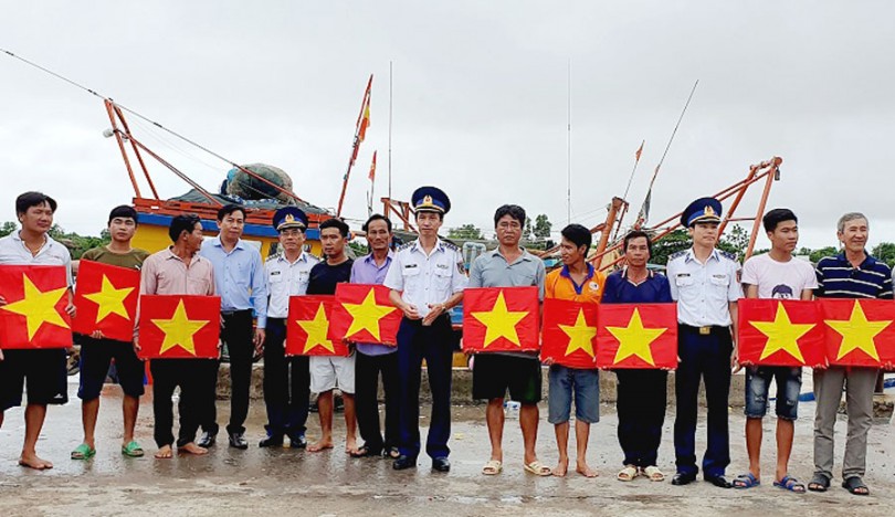 ប៉ូលិស​សមុទ្រ​រួម​ដំ​ណើរជាមួយ​អ្នក​នេសាទ​