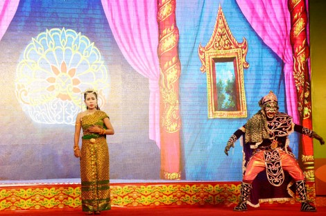 សុក​ត្រាំង​ រំលឹក​ខួប​អនុស្សាវរីយ៍​ ១០០ ឆ្នាំ​នៃ​សិល្ប:ល្ខោន​យូរ​កេរ​ និង​ទទួល​បណ្ណ​ទទួល​ស្គាល់​ទម្រង់​បេតិ​កភណ្ឌ​វប្បធម៌​អរូបី​ថ្នាក់​ជាតិ​ចំ​នួន​ ៣