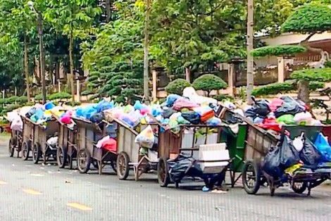 Bức xúc điểm tập kết rác phát tán mùi hôi