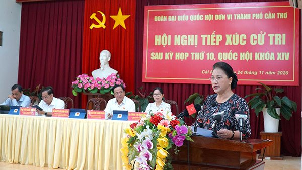 Chủ tịch Quốc hội Nguyễn Thị Kim Ngân tiếp xúc cử tri TP Cần Thơ