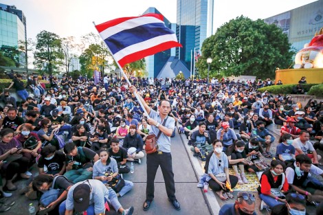 Người biểu tình Thái Lan nhắm vào tài sản hoàng gia