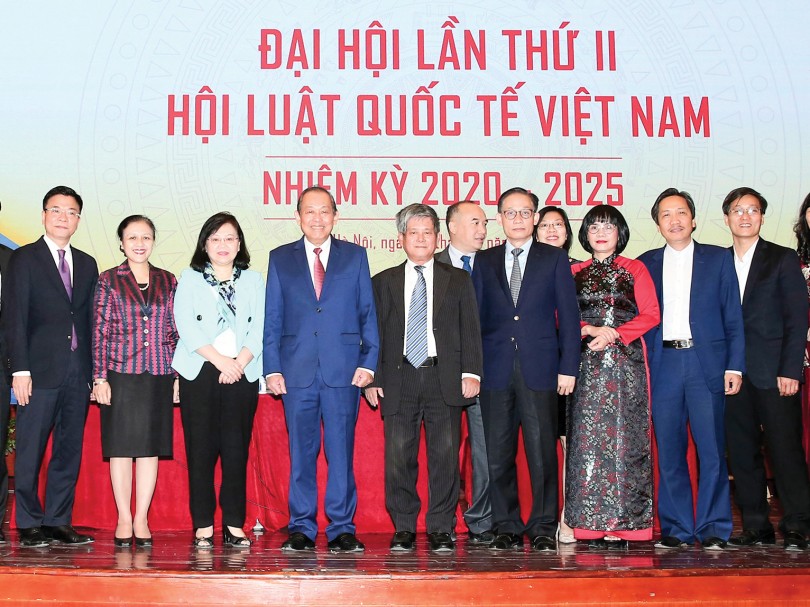 Bảo đảm lợi ích quốc gia,

dân tộc trên cơ sở tôn trọng luật pháp quốc tế