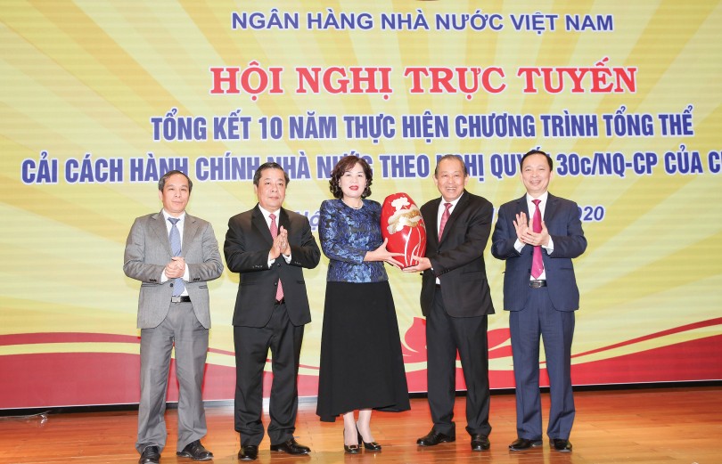 Ngân hàng Nhà nước Việt Nam cần tiếp tục

đẩy mạnh cải cách thủ tục hành chính,

tạo thuận lợi cho người dân, doanh nghiệp