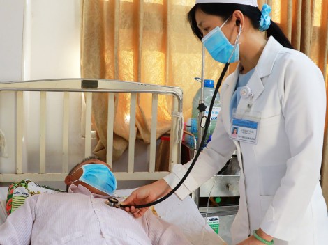 Dư thừa chất béo,

uống nhiều rượu bia làm tăng cholesterol