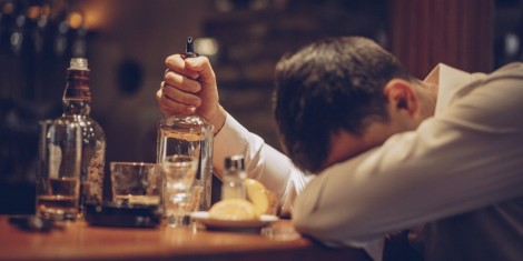 Rượu nguy hiểm nhất với não ở 3 giai đoạn chính
