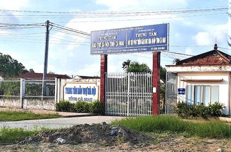 Tạm giữ thanh niên “cưỡng ép giao cấu đồng giới”