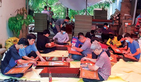 Công phu nghề làm lịch Tết