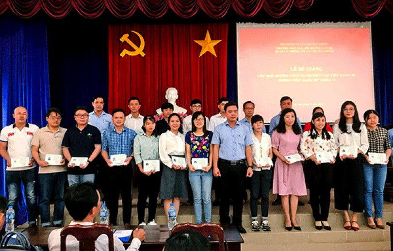 Bế giảng lớp Bồi dưỡng chức danh phóng viên, biên tập viên hạng III