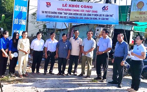 Công ty Ðiện lực TP Cần Thơ triển khai chương trình “Thắp sáng đường quê”