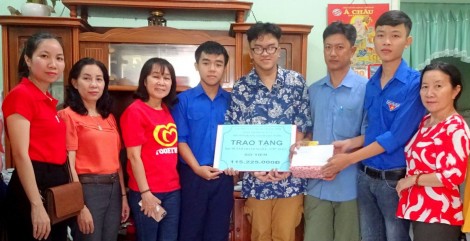 Vận động, quyên góp trên 113,4 triệu đồng giúp học sinh

bệnh hiểm nghèo