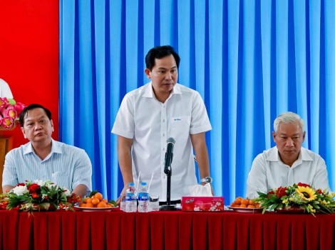 Tiếp thêm động lực cho Nhà hát Tây Đô