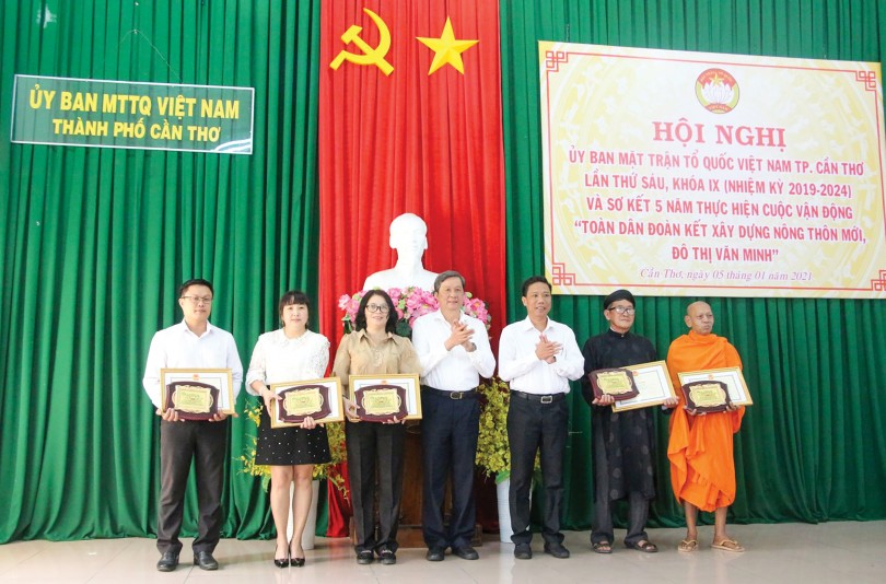 Mặt trận cần tiếp tục đổi mới nội dung,

phương thức hoạt động, hướng về cơ sở