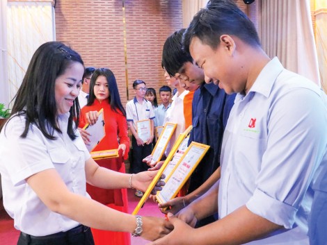 Xây dựng thế hệ sinh viên

tự chủ, năng động