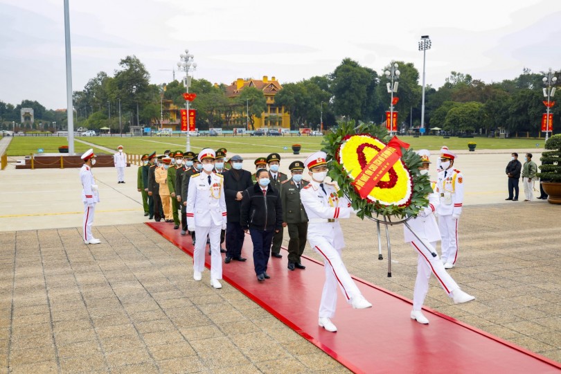 Đoàn lãnh đạo TP Cần Thơ viếng Lăng, báo công dâng Bác