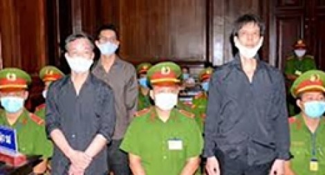 Lại kiểu "khóc thuê" sau phiên tòa