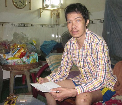 Trao tiền từ thiện