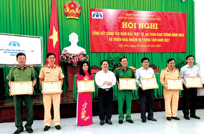 Phải phấn đấu giảm từ 5-10% số vụ tai nạn giao thông trong năm 2021