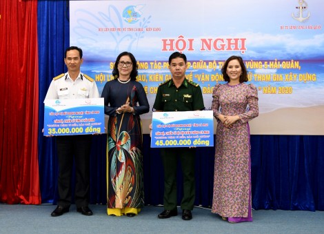 Phụ nữ tỉnh Cà Mau và Kiên Giang chung tay xây dựng và bảo vệ chủ quyền biển, đảo
