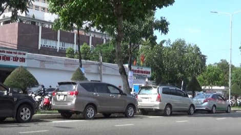 Ðề nghị hạn chế tình trạng chiếm dụng lòng, lề đường làm nơi đậu ô tô