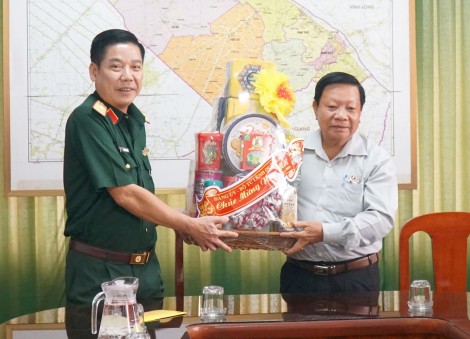 Chính ủy Quân khu 9 chúc Tết lãnh đạo Hội Cựu chiến binh TP Cần Thơ