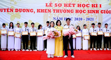 Khen thưởng đột xuất đội tuyển học sinh giỏi quốc gia