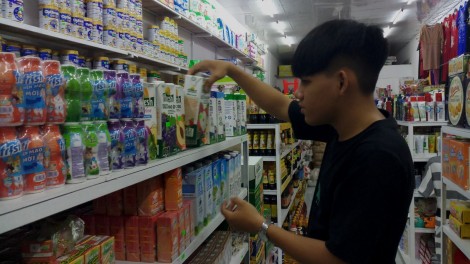 Bia, nước giải khát dồi dào, sức mua yếu