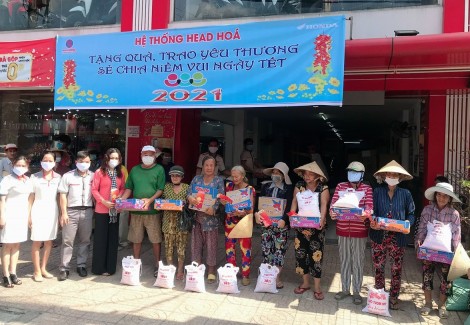 HEAD Honda Hóa tặng quà, trao yêu thương, sẻ chia niềm vui ngày Tết