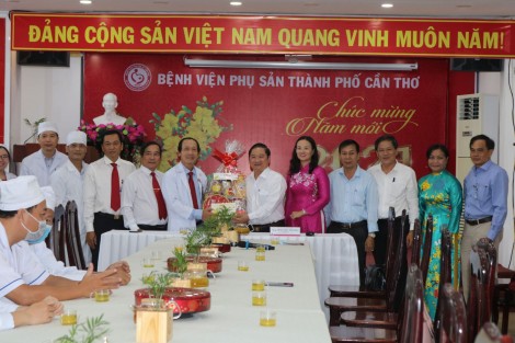 Chủ tịch thành phố thăm, chúc Tết lực lượng vũ trang, bệnh viện