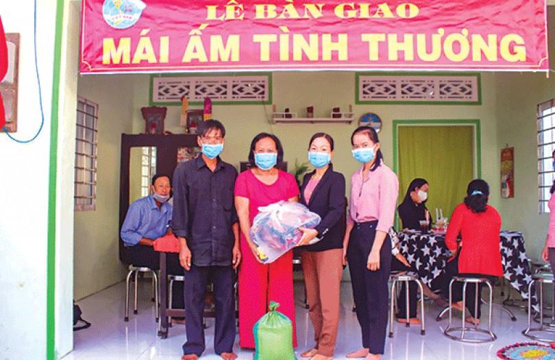 Xuân đầm ấm