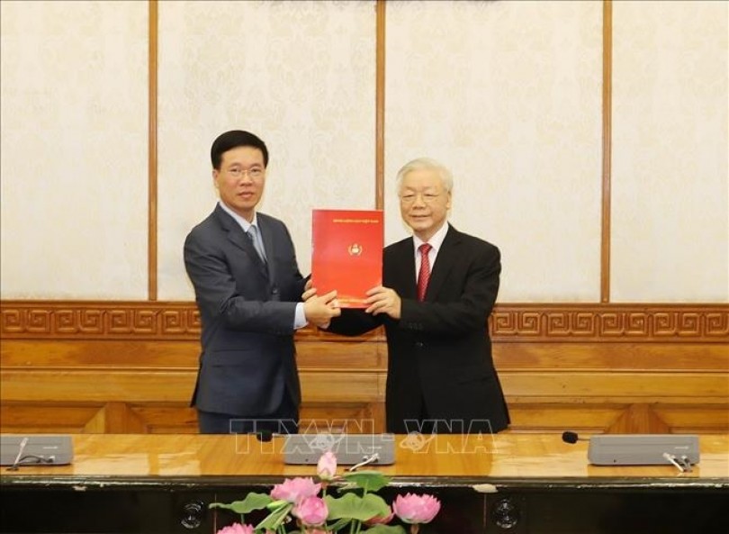 Bộ Chính trị phân công đồng chí Võ Văn Thưởng giữ chức Thường trực Ban Bí thư; đồng chí Trần Tuấn Anh giữ chức Trưởng Ban Kinh tế Trung ương