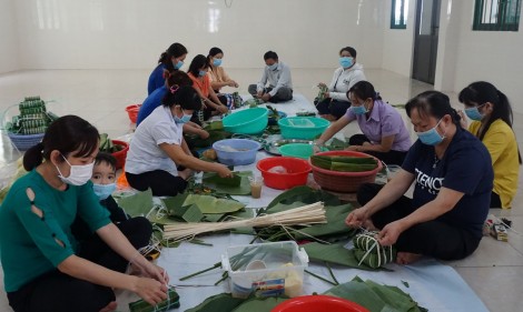 Niềm vui Tết cho em