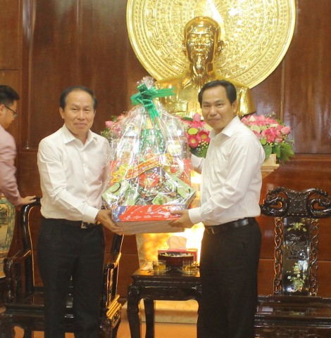 Lãnh đạo thành phố tiếp Đoàn của Tỉnh ủy Hậu Giang và Học viện Chính trị khu vực IV đến thăm, chúc Tết