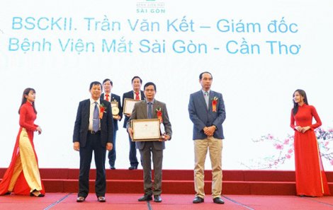 Bệnh Viện Mắt Sài Gòn Cần Thơ nhận giải thưởng Bác sĩ tiêu biểu năm 2020