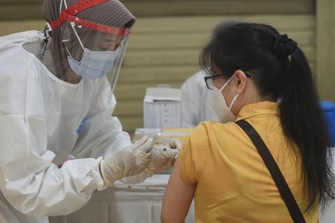 Nhiều nước phạt người từ chối tiêm vaccine