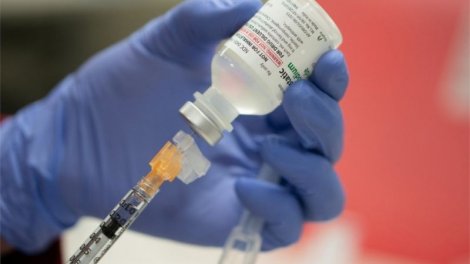 Tổ chức tiêm vaccine ngừa COVID-19 cho người dân
