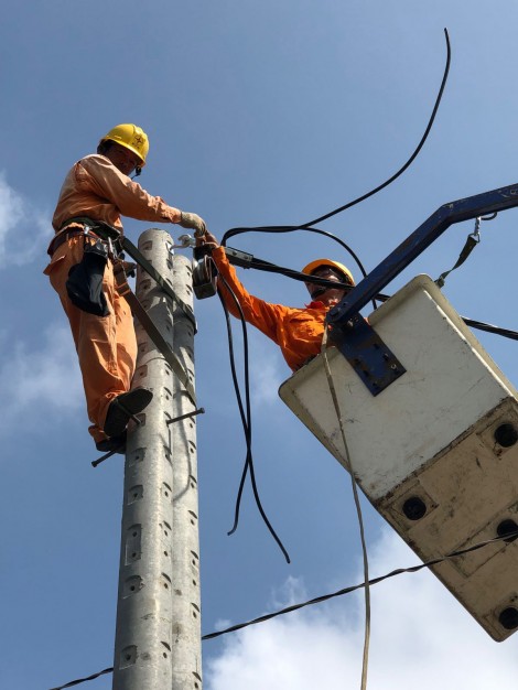 Ngành điện lực phát triển nhanh, tương đối 
đồng bộ phục vụ phát triển kinh tế - xã hội