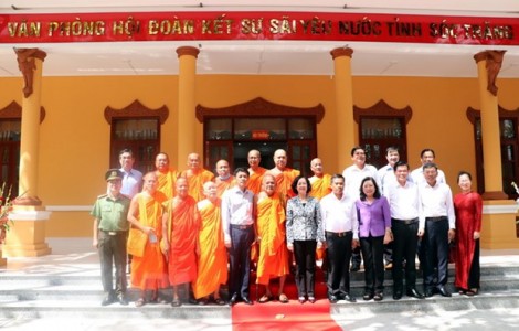 Bà Trương Thị Mai thăm Hội Đoàn kết sư sãi yêu nước tỉnh Sóc Trăng