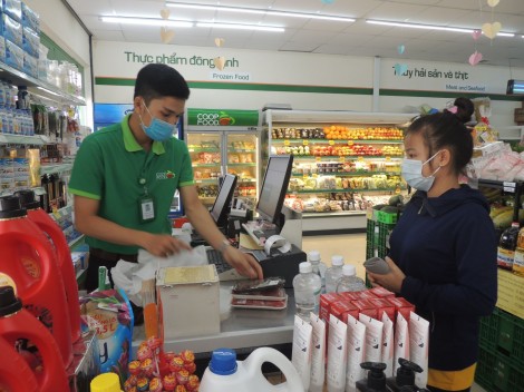 Bán lẻ hàng hóa và doanh thu dịch vụ tiêu dùng giảm so với tháng trước