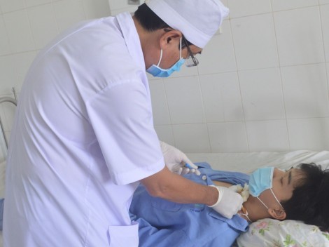Vướng dây giăng vào cổ, nam thanh niên bị đứt đôi khí quản