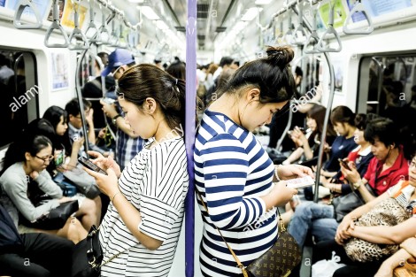 Dân Hàn ngày càng phụ thuộc vào điện thoại thông minh
