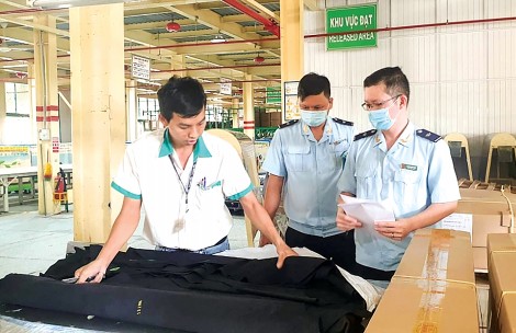 Tiếp tục cải cách thủ tục hành chính, áp dụng công nghệ thông tin hỗ trợ doanh nghiệp