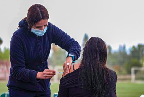 Chile “bứt phá” trong tiêm vaccine COVID-19