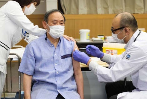 Thủ tướng Nhật được tiêm mũi vaccine đầu tiên