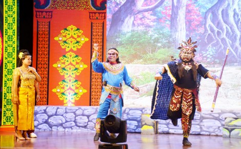 បន្ត​អភិរក្ស​សិល្បៈ​ល្ខោន​យូរ​កេរ​
