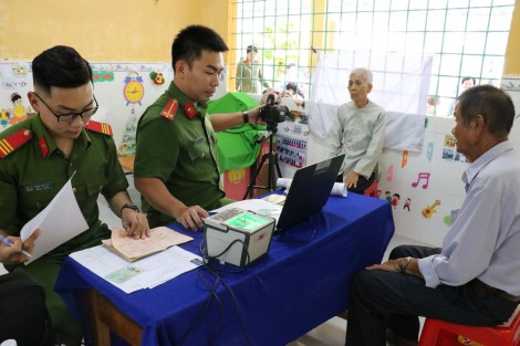 11 dịch vụ thuộc nhóm dịch vụ công thực thi phương án 
đơn giản hóa thủ tục hành chính