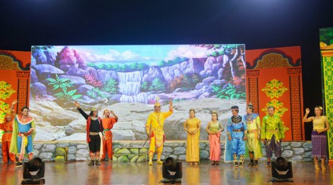 ល្ខោន​យូរ​កេរ​គង់​វង់​ជា​និច្ច​