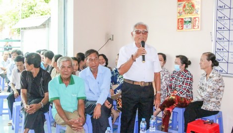 Phát huy dân chủ

để chọn người tài, đức